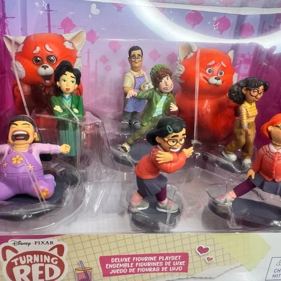 Disney Pixar Turning Red Deluxe Figure Play Set - Picture 3 of 6